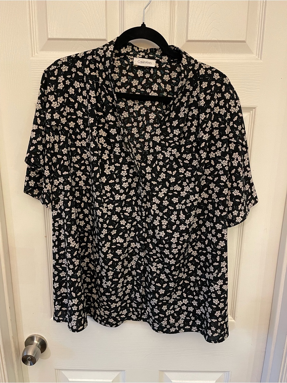 Calvin Klein Black and White Floral V-Neck Short Sleeve Blouse